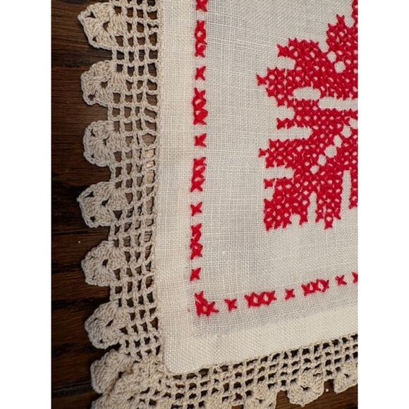 Pair Vintage Table Runners Red White Leaves Fall Decor Crochet Embroidered - Picture 2 of 4